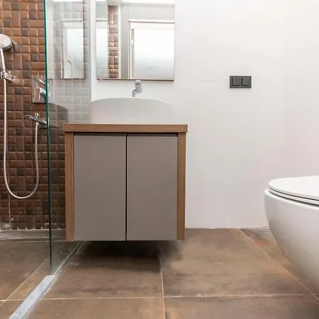 Modern Apartment Near Beach With Central Location In Bodrum شقة *