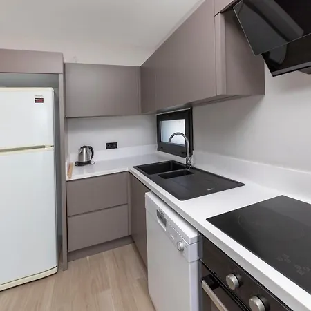 Modern Apartment Near Beach With Central Location In Bodrum غومْبيت
